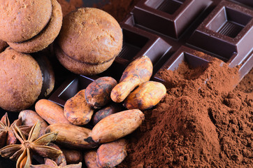Cacao, fave di cacao, cioccolato e anice