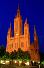 Obraz premium Marktkirche in Wiesbaden bei Nacht