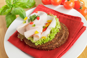 Putenbrust auf Vollkornbrot