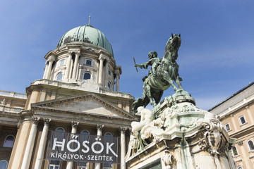Fototapeta na wymiar Pałac Królewski w Budapeszcie