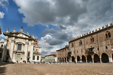 Mantova, piazza Sordello