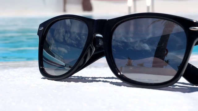 vid&eacute;o lunettes et piscine