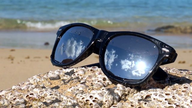 vid&eacute;o lunettes et rocher