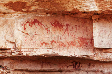 Fragment of rock with ancient paintings - 41741561