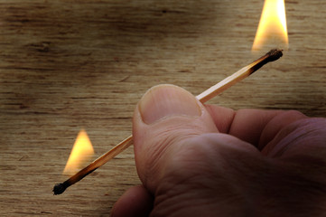 Playing with fire 玩火 Giocare con il fuoco Igranje z ognjem