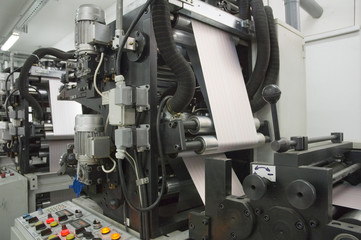 Roll machine for paper