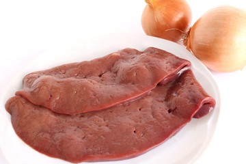 fegato crudo e cipolle