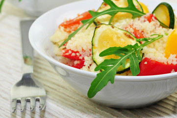 Gemüsesalat mit Couscous