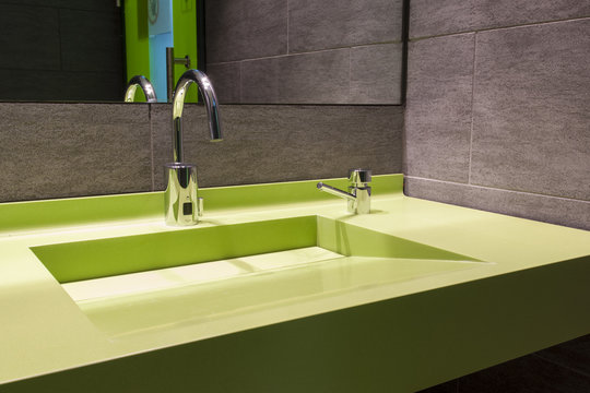 Modern Green Washing Basin With Faucet