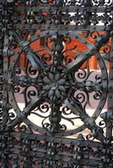 detail of beautiful old gate in shopping centre-Manufactura