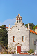Fototapeta na wymiar Little church in small fishing place on Mediterranean coast, Tri