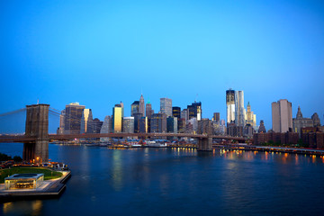 Sunrise view of Brooklyn Bridge and Manhattan in New York
