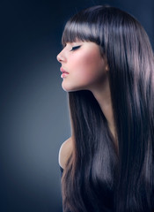 Fashion Brunette Girl. Healthy Long Hair