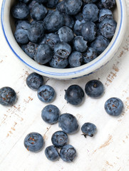 bowl with fresh blueberries on wooden table