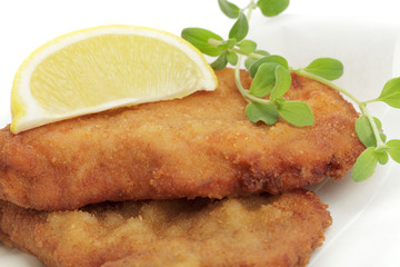 Schweineschnitzel mit Zitrone