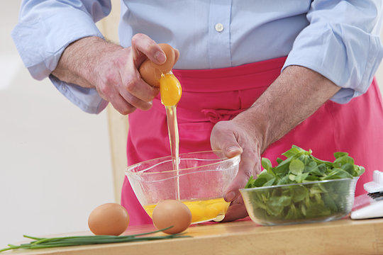 Cuisine - Cassage d'un oeuf