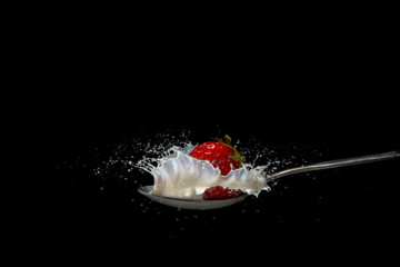 Cuillère & Lait & Fraise