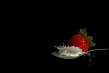 Cuill&egrave;re & Lait & Fraise