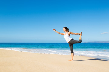 Obraz na płótnie Canvas Woman Practicing Yoga