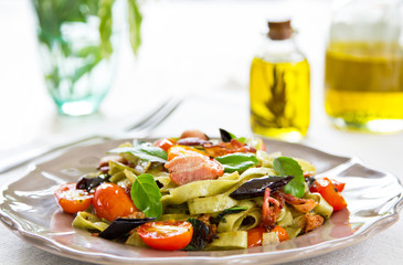 Spinach Fettuccine with bacon and dried chili