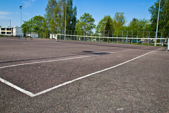 empty tennis court