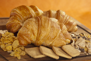 colazione con cornetti al forno