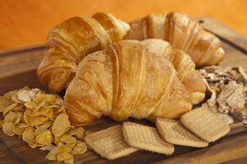 colazione con cornetti al forno