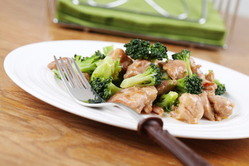 Chicken and broccoli stir fry. Shallow dof