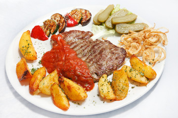 Grilled steak with vegetables