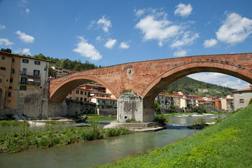 Fototapeta premium Ancient bridge in Italy