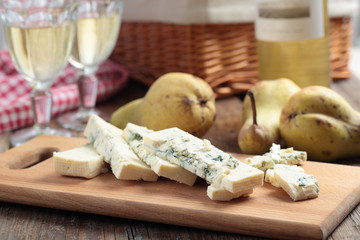 Blue cheese, pears, and wine