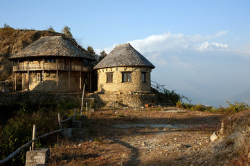 Fototapeta na wymiar Piękny dom w pobliżu Himalajów, gdy widać z Sarangkot