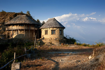 Fototapeta na wymiar Piękny dom w pobliżu Himalajów, gdy widać z Sarangkot