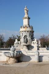 Fototapeta na wymiar statue fontana