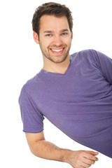 junger mann angelehnt