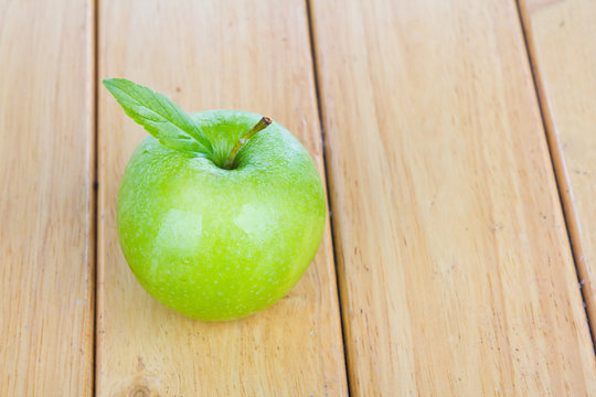Fresh green apple on table