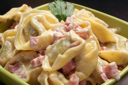 Tortellini panna e prosciutto cotto
