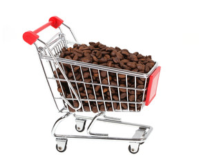 Kaffeebohnen im Einkaufswagen / Fair Trade