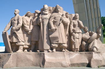 Fototapeta na wymiar Monument in Kiev city