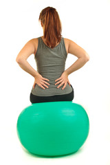 Frau auf Gymnastikball 5.12