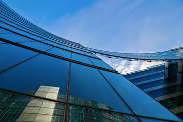 Fototapeta premium Hochhaus mit Spiegelung am Potsdamer Platz in Berlin