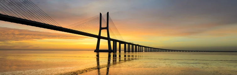Fototapete Panoramabild der Vasco da Gama-Brücke in Lissabon © Mapics