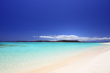 南国沖縄の綺麗なビーチ