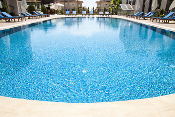 Wide angle swimming pool