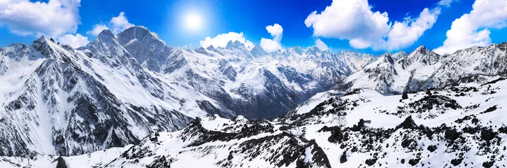Photo sur Plexiglas Himalaya Beautiful view of mountains in the Elbrus area. Panorama