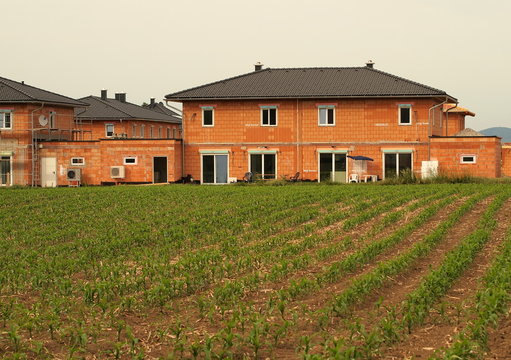 Reihenhaussiedlung im Rohbau