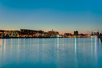 Obraz premium Kiel am Abend