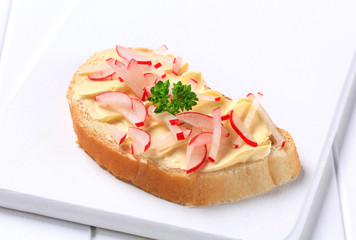 Bread with butter and radish