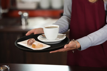 kaffee und snacks im café