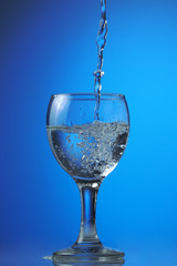water fills a glass
